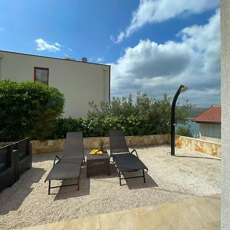 Appartamento Tina, Modern, Private Seaview Outdoor Terrace, Bbq, Close To Beach, 2 Bedrooms *