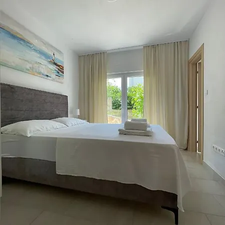 Tina, Modern, Private Seaview Outdoor Terrace, Bbq, Close To Beach, 2 Bedrooms Appartamento *