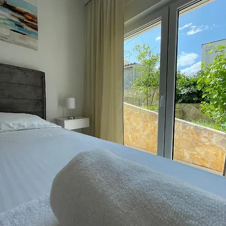 Appartamento Tina, Modern, Private Seaview Outdoor Terrace, Bbq, Close To Beach, 2 Bedrooms *